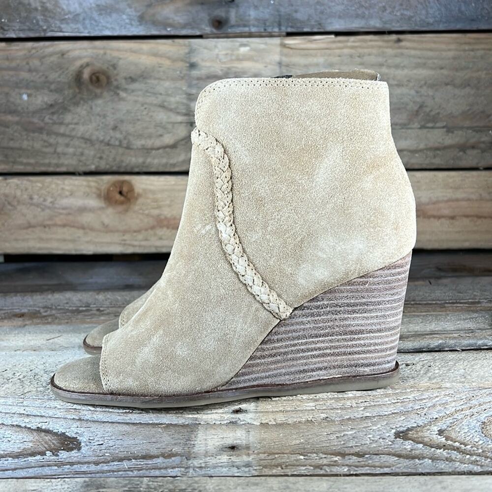 Lucky Brand Lureli Wedge - Tan Suede - 6 - New without box